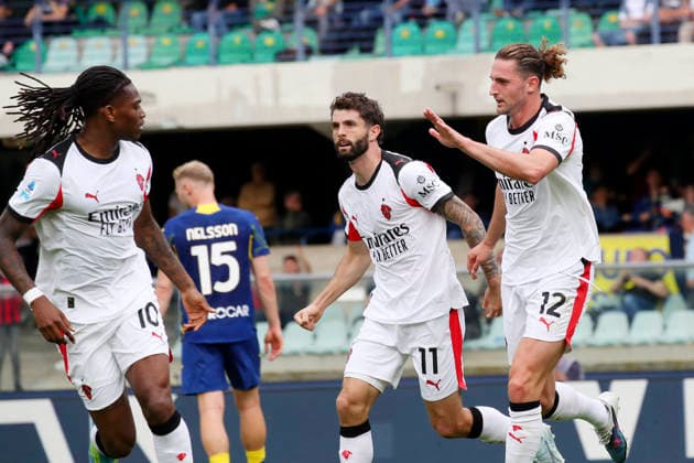 AC Milan s Adrien Rabiot celebration goal 0-1 the Serie A soccer match between Hellas Verona and A.C. Milan at the Bentegodi Stadium in Verona, north west Italy - Sunday , April 19 , 2026. - Soccer .  Copyright: xPaolaxGarbuio Lapressex