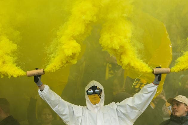 260419 Häckensupporter med pyroteknik inför fotbollsmatchen i Allsvenskan mellan Häcken och GAIS den 19 april 2026 i Göteborg. *** 260419 Häckensupporter with pyrotechnics before the football match in Allsvenskan between Häcken and GAIS on April 19, 2026 in Gothenburg  Copyright: MICHAELxERICHSEN BB260419MI013