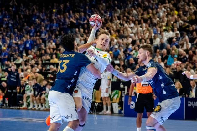 Cologne, 19 04 2026, Handball, Men, Lidl Final4, DHB Pokal, Final, Füchse Berlin Bergischer HC Tobias Schjolberg Grondahl Füchse Berlin, 15 in duel with Eloy Morante Maldonado Bergischer HC, 33 Cologne Lanxess Arena NRW Germany