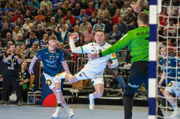 Lasse Andersson, Outside, Fuechse Berlin 11 , Christopher Rudeck, Goalkeeper Bergischer Handball Club 06 1 , Bergischer HC Fuechse Berlin, DHB Pokal Maenner, Herren, 6 Spieltag, Finale, Daikin HBL, Lidl Final 4, 19 04 2026 Köln NRW Germany Copyright: xkolbert-press MartinxWdziecznyx