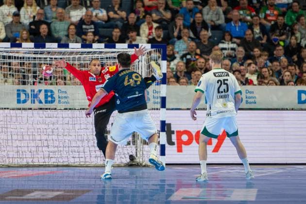 Dejan Milosavljev, Goalkeeper, Fuechse Berlin 96 , Aron Seesing, Circle shooter, Bergischer Handball Club 06 49 , Bergischer HC Fuechse Berlin, DHB Pokal Maenner, Herren, 6 Spieltag, Finale, Daikin HBL, Lidl Final 4, 19 04 2026 Köln NRW Germany Copyright: xkolbert-press MartinxWdziecznyx