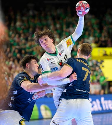 l r Aron SEESING BHC , Nils LICHTLEIN B , Johannes Wasielewski BHC duel, action final Füchse Berlin B Bergischer HC BHC , on 19 04 2026 Handball DHB Pokal Final4 2026, from 18 04 19 04 2026 in Cologne Germany Â
