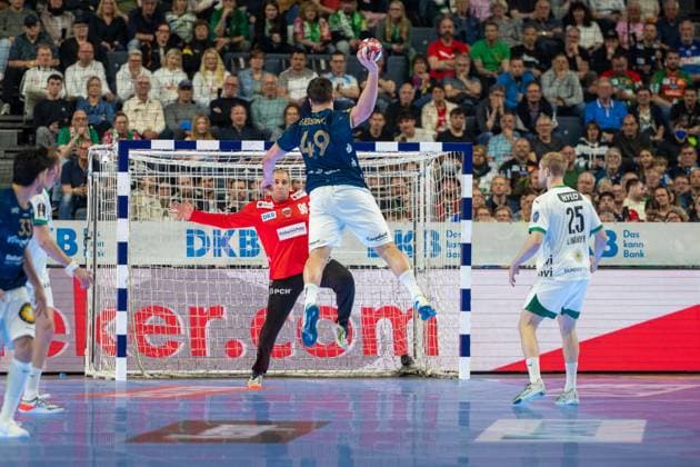 Aron Seesing, Kreislaeufer, Bergischer Handball Club 06 49 ,Dejan Milosavljev, Goalkeeper, Fuechse Berlin 96 , Bergischer HC Fuechse Berlin, DHB Pokal Maenner, Herren, 6 Spieltag, Finale, Daikin HBL, Lidl Final 4, 19 04 2026 Köln NRW Germany Copyright: xkolbert-press MartinxWdziecznyx