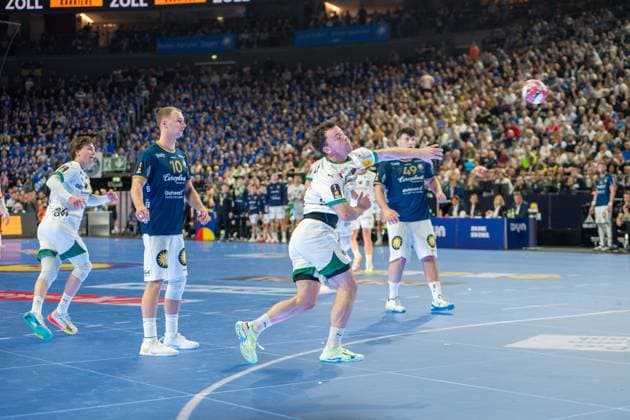 Hakun West Av Teigum, Outside, Fuechse Berlin 34 , Fynn Hangstein, Back room Bergischer Handball Club 06 10 , Bergischer HC Fuechse Berlin, DHB Pokal Maenner, Herren, 6 Spieltag, Finale, Daikin HBL, Lidl Final 4, 19 04 2026 Köln NRW Germany Copyright: xkolbert-press MartinxWdziecznyx