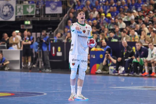 19 04 2026 ,xgox, Handball DHB Pokal Final Füchse Berlin Bergischer HC emspor, v l Nils Lichtlein Berlin, 17 am Ball, plays the ball Koeln