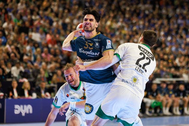 Eloy MORANTE MALDONADO Bergischer HC 06, 33 scores a goal, Action, Goal throw GER, Fuechse Berlin vs Bergischer HC, Handball, DHB Pokal, LIDL Final4, Final, Season 2025 2026, 19 04 2026, GER, Fuechse Berlin vs Bergischer HC, Handball, DHB Pokal, LIDL Final4, Final, Season 2025 2026, 19 04 2026, Cologne Copyright: xEibnerxPressefoto OliverxSchmidtx EP_OST