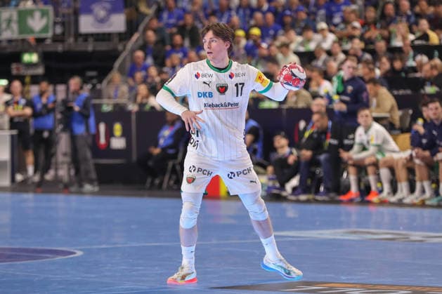 19 04 2026 ,xgox, Handball DHB Pokal Final Füchse Berlin Bergischer HC emspor, v l Nils Lichtlein Berlin, 17 am Ball, plays the ball Koeln