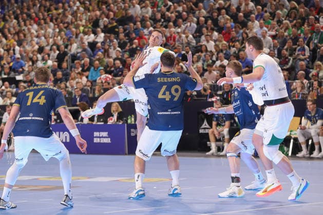 19 04 2026 ,xgox, Handball DHB Pokal Final Füchse Berlin Bergischer HC emspor, v l Lasse Andersson Berlin, 11 throws goal, Torschuetze, erzielt Tor, Treffer, scores the goal Koeln