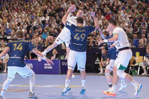 19 04 2026 ,xgox, Handball DHB Pokal Final Füchse Berlin Bergischer HC emspor, v l Lasse Andersson Berlin, 11 throws goal, Torschuetze, erzielt Tor, Treffer, scores the goal Koeln