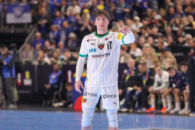 19 04 2026 ,xgox, Handball DHB Pokal Final Füchse Berlin Bergischer HC emspor, v l Nils Lichtlein Berlin, 17 gives instructions, gestures with arms, gesticulates, gives instructions Koeln