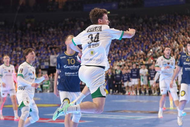 19 04 2026 ,xgox, Handball DHB Pokal Final Füchse Berlin Bergischer HC emspor, v l Hakun West av Teigum Berlin, 34 wirft Tor, Torschuetze, erzielt Tor, Treffer, scores the goal Koeln