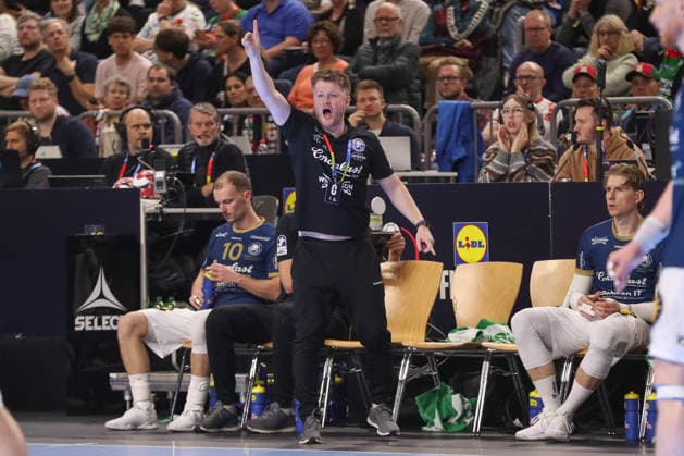 19 04 2026 ,xgox, Handball DHB Pokal Final Füchse Berlin Bergischer HC emspor, f l Markus Puetz Bergischer HC, coach gives instructions, gesticulates with his arms, gives instructions Koeln