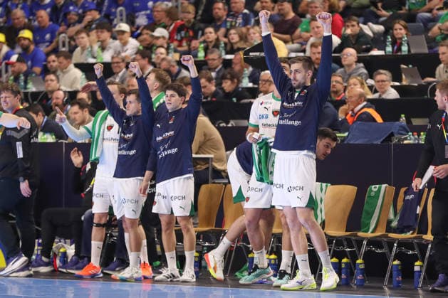 19 04 2026 ,xgox, Handball DHB Pokal Final Füchse Berlin Bergischer HC emspor, v l die Berliner Bank Jubel, Torjubel, jubelt ueber das Tor, celebrate the goal, celebration Koeln