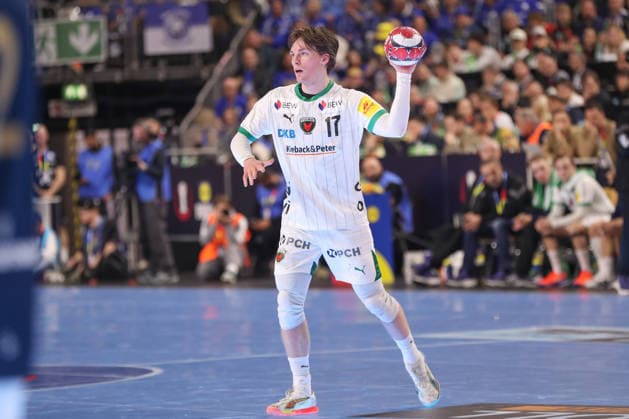 19 04 2026 ,xgox, Handball DHB Pokal Final Füchse Berlin Bergischer HC emspor, v l Nils Lichtlein Berlin, 17 am Ball, plays the ball Koeln