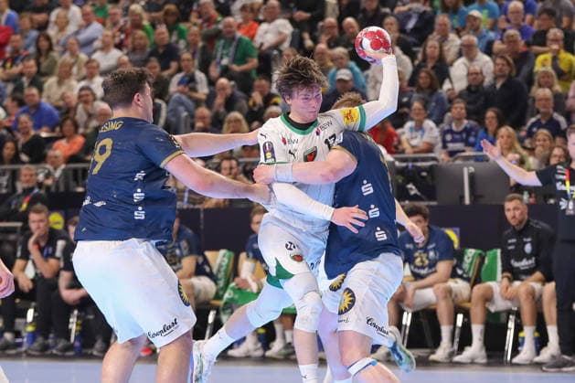 19 04 2026 ,xgox, Handball DHB Pokal Final Füchse Berlin Bergischer HC emspor, v l Nils Lichtlein Berlin, 17 , Joahnnes Wasielewski Bergischer HC, 77 duel, duel, fight, tackle Koeln