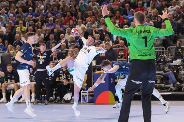 19 04 2026 ,xgox, Handball DHB Pokal Final Füchse Berlin Bergischer HC emspor, v l Aitor Arino Berlin, 14 throws goal, Torschuetze, erzielt Tor, Treffer, scores the goal Koeln