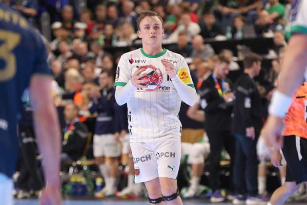 19 04 2026 ,xgox, Handball DHB Pokal Final Füchse Berlin Bergischer HC emspor, v l Tobias Grondahl Berlin, 15 am Ball, plays the ball Koeln