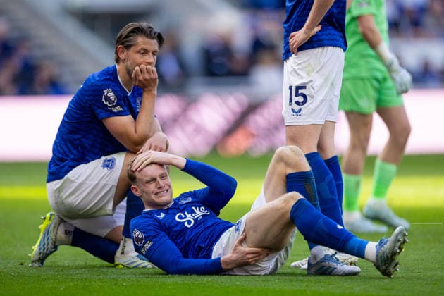 Football - FA Premier League - Everton FC v Liverpool FC LIVERPOOL, ENGLAND - Sunday, April 19, 2026: Everton s Jarrad Branthwaite looks in pain as he lies injured holding his right hamstring during the FA Premier League match between Everton FC and Liverpool FC, the 248th Merseyside Derby, at Bramley-Moore Dock. (Photo by David Rawcliffe Propaganda) LIVERPOOL Bramley-Moore Dock MERSEYSIDE ENGLAND  Copyright: xDavidxRawcliffex P2026-04-19-Everton_Liverpool-134
