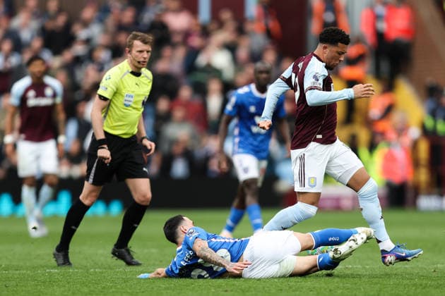 Birmingham, England, 19th April 2026. Enzo Le FÃ e of Sunderland tackles Jadon Sancho of Aston Villa during the Aston Villa vs Sunderland Premier League match at Villa Park, Birmingham. Picture credit should read: Gareth Evans Sportimage EDITORIAL USE ONLY. No use with unauthorised audio, video, data, fixture lists, club league logos or live services. Online in-match use limited to 120 images, no video emulation. No use in betting, games or single club league player publications. SPI_052_GE_Aston_Villa_vs_Sunderland SPI-4703-0052