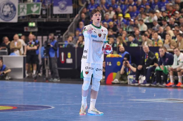 19 04 2026 ,xgox, Handball DHB Pokal Final Füchse Berlin Bergischer HC emspor, v l Nils Lichtlein Berlin, 17 am Ball, plays the ball Koeln