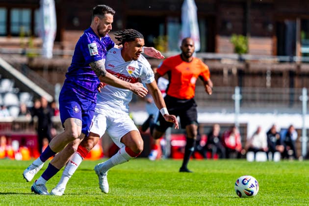 3. Liga: VfB Stuttgart II vs. FC Erzgebirge Aue; 19.04.2026 Aspach, GERMANY - 19. April 2026: Ryan Malone (FC Erzgebirge Aue, 16) gegen Kenny Freßle (VfB Stuttgart II, 19) im Zweikampf während dem Match zwischen dem VfB Stuttgart II und dem FC Erzgebirge Aue am 34. Spieltag der 3. Liga in der WIRmachenDRUCK Arena. *** 3 Liga VfB Stuttgart II vs FC Erzgebirge Aue 19 04 2026 Aspach, GERMANY 19 April 2026 Ryan Malone FC Erzgebirge Aue, 16 against Kenny Freßle VfB Stuttgart II, 19 in a duel during the match between VfB Stuttgart II and FC Erzgebirge Aue on matchday 34 of the 3 Liga at WIRmachenDRUCK Arena Copyright: xBEAUTIFULxSPORTS Steinx