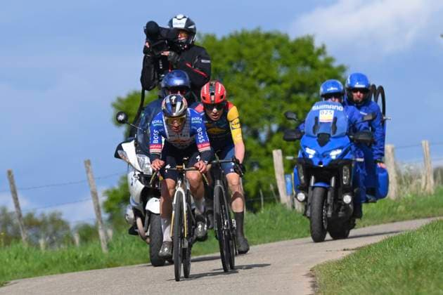 Amstel Gold Race 2026 Cycling Race VALKENBURG, THE NETHERLANDS - APRIL 19 : Evenepoel Remco (BEL) of Red Bull - BORA - Hansgrohe, Skjelmose Mattias (DEN) of Lidl - Trek during the 60th edition of Amstel Gold Race an UCI World Tour 1.UWT one day cycling road race for Men Elite of 220 km with start in Maastricht and finish in Valkenburg on April 19, 2026 in Valkenburg, The Netherlands, 19 04 2026 ( Motordriver Kenny Verfaillie - Valkenburg The Netherlands  Copyright: xVincentxKalutx