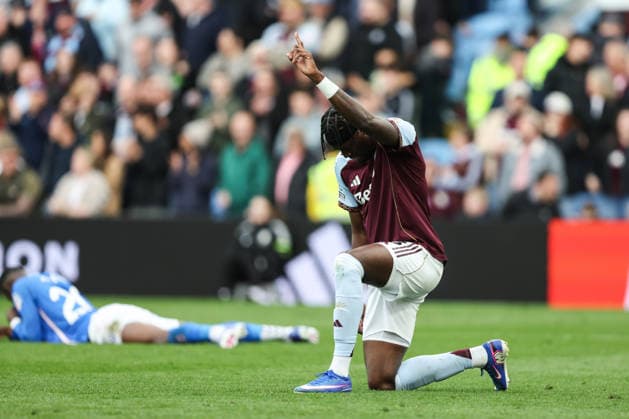 Birmingham, England, 19th April 2026. Tammy Abraham of Aston Villa celebrates his goal to make it 4-3 during the Aston Villa vs Sunderland Premier League match at Villa Park, Birmingham. Picture credit should read: Gareth Evans Sportimage EDITORIAL USE ONLY. No use with unauthorised audio, video, data, fixture lists, club league logos or live services. Online in-match use limited to 120 images, no video emulation. No use in betting, games or single club league player publications. SPI_058_GE_Aston_Villa_vs_Sunderland SPI-4703-0058