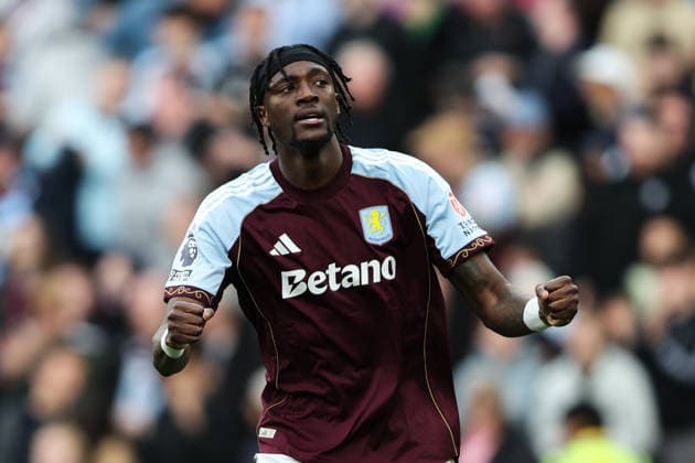 Birmingham, England, 19th April 2026. Tammy Abraham of Aston Villa celebrates his goal to make it 4-3 during the Aston Villa vs Sunderland Premier League match at Villa Park, Birmingham. Picture credit should read: Gareth Evans Sportimage EDITORIAL USE ONLY. No use with unauthorised audio, video, data, fixture lists, club league logos or live services. Online in-match use limited to 120 images, no video emulation. No use in betting, games or single club league player publications. SPI_059_GE_Aston_Villa_vs_Sunderland SPI-4703-0059
