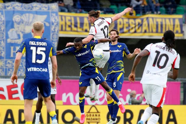 AC Milan s Adrien Rabiot Verona™s Jean Daniel Akpa Akpro the Serie A soccer match between Hellas Verona and A.C. Milan at the Bentegodi Stadium in Verona, north west Italy - Sunday , April 19 , 2026. - Soccer .  Copyright: xPaolaxGarbuio Lapressex