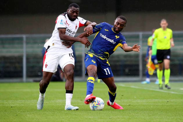 Verona™s Jean Daniel Akpa Akpro AC Milan s Youssouf Fofana the Serie A soccer match between Hellas Verona and A.C. Milan at the Bentegodi Stadium in Verona, north west Italy - Sunday , April 19 , 2026. - Soccer .  Copyright: xPaolaxGarbuio Lapressex