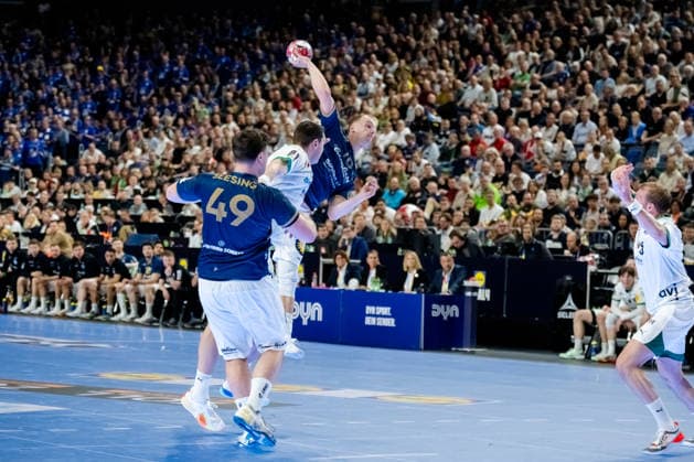 Cologne, 19 04 2026, Handball, Men, Lidl Final4, DHB Pokal, Final, Füchse Berlin Bergischer HC Fynn Hangstein Bergischer HC, 10 on the throw from behind Cologne Lanxess Arena NRW Germany