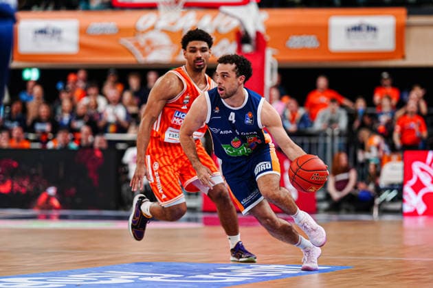 Mark Smith Ratiopahrm Ulm, 13 , Elias Baggette Rostock Seawolves, 04 GER, Rostock Seawolves vs Ratiopharm Ulm, Basketball, Bundesliga, Matchday 30, Season 2025 2026, 19 04 2026 GER, Rostock Seawolves vs Ratiopharm Ulm, Basketball, Bundesliga, Matchday 30, Season 2025 2026, 19 04 2026 Rostock Copyright: xEibner-Pressefoto MarcelxvonxFehrnx EP_MFN