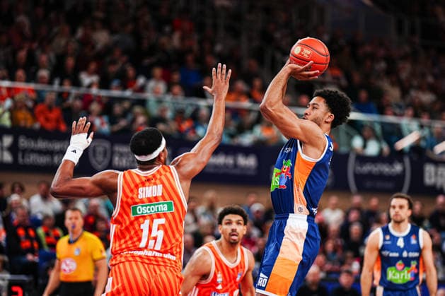 Throw DÂ Shawn Schwartz Rostock Seawolves, 05 GER, Rostock Seawolves vs Ratiopharm Ulm, Basketball, Bundesliga, Matchday 30, Season 2025 2026, 19 04 2026 GER, Rostock Seawolves vs Ratiopharm Ulm, Basketball, Bundesliga, Matchday 30, Season 2025 2026, 19 04 2026 Rostock Copyright: xEibner-Pressefoto MarcelxvonxFehrnx EP_MFN