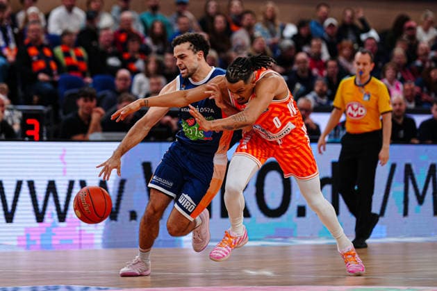 Elias Baggette Rostock Seawolves, 04 , Nelson Weidemann Ratiopahrm Ulm, 00 GER, Rostock Seawolves vs Ratiopharm Ulm, Basketball, Bundesliga, Matchday 30, Season 2025 2026, 19 04 2026 GER, Rostock Seawolves vs Ratiopharm Ulm, Basketball, Bundesliga, Matchday 30, Season 2025 2026, 19 04 2026 Rostock Copyright: xEibner-Pressefoto MarcelxvonxFehrnx EP_MFN