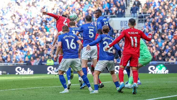 Everton v Liverpool, Premier League GOAL 1-2 Liverpool defender Virgil van Dijk (4) heads home to make the score 1-2 during the Premier League match between Everton and Liverpool at Hill Dickinson Stadium, Liverpool, UK on 19 April 2026. Editorial use only DataCo restrictions apply See www.football-dataco.com , Copyright: xSimonxDaviesx PSI-24105-0050