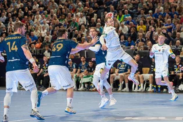Aron Seesing, Kreislaeufer, Bergischer Handball Club 06 49 ,Mathias Gidsel, Rueckraum, Fuechse Berlin 19 , Bergischer HC Fuechse Berlin, DHB Pokal Maenner, Herren, 6 Spieltag, Finale, Daikin HBL, Lidl Final 4, 19 04 2026 Köln NRW Germany Copyright: xkolbert-press MartinxWdziecznyx