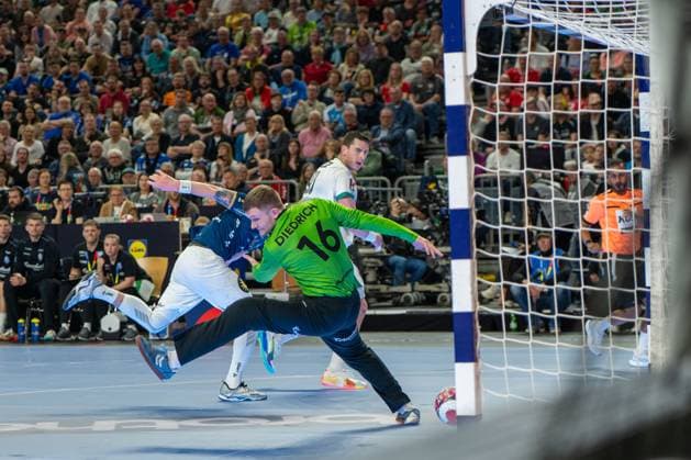 Lukas Diedrich, Goalkeeper Bergischer Handball Club 06 16 , Mijajlo Marsenić, Circle winger, Fuechse Berlin 93 , Bergischer HC Fuechse Berlin, DHB Pokal Maenner, Herren, 6 Spieltag, Finale, Daikin HBL, Lidl Final 4, 19 04 2026 Köln NRW Germany Copyright: xkolbert-press MartinxWdziecznyx
