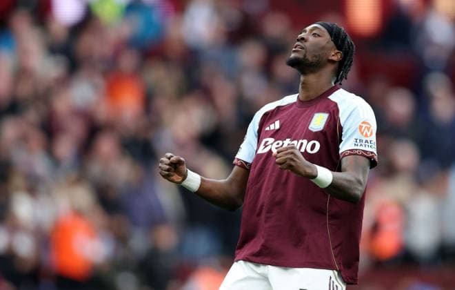Tammy Abraham of Aston Villa celebrates scoring a goal to make the score 4-3 Aston Villa v Sunderland, Premier League, Football, Villa Park, Birmingham, UK - 19 Apr 2026Birmingham Villa Park United Kingdom EDITORIAL USE ONLY No use with unauthorised audio, video, data, fixture lists, club league logos or live services. Online in-match use limited to 120 images, no video emulation. No use in betting, games or single club league player publications. Copyright: xKieranxMcManus Shutterstockx 16832205bi