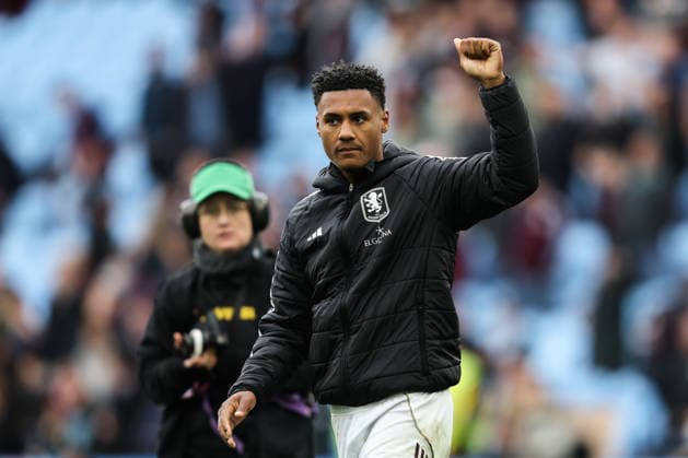 Birmingham, England, 19th April 2026. Ollie Watkins of Aston Villa celebrates his teams win after the Aston Villa vs Sunderland Premier League match at Villa Park, Birmingham. Picture credit should read: Gareth Evans Sportimage EDITORIAL USE ONLY. No use with unauthorised audio, video, data, fixture lists, club league logos or live services. Online in-match use limited to 120 images, no video emulation. No use in betting, games or single club league player publications. SPI_071_GE_Aston_Villa_vs_Sunderland SPI-4703-0071