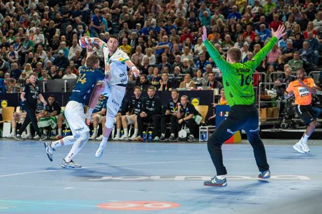 Mijajlo Marsenić, Circle shooter, Fuechse Berlin 93 , Lukas Diedrich, Goalkeeper Bergischer Handball Club 06 16 , Bergischer HC Fuechse Berlin, DHB Pokal Maenner, Herren, 6 Spieltag, Finale, Daikin HBL, Lidl Final 4, 19 04 2026 Köln NRW Germany Copyright: xkolbert-press MartinxWdziecznyx