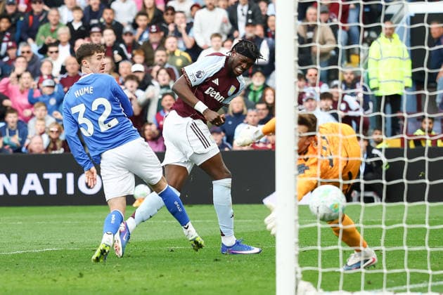 Aston Villa v Sunderland, Premier League GOAL 4-3 Tammy Abraham of Aston Villa scores the winning goal during the Aston Villa v Sunderland Premier League match at Villa Park, Birmingham, England on 19 April 2026 Credit: Ian Stephen Every Second Media Editorial use only. All images are copyright Every Second Media Limited. No images may be reproduced without prior permission. All rights reserved. Premier League and Football League images are subject to licensing agreements with Football DataCo Limited. see https: www.football-dataco.com Copyright: xIMAGO EveryxSecondxMediax ESM-1927-0036 IanxStephenx xEveryxSecondxMediax