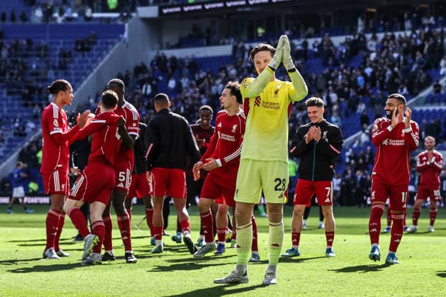 Premier League: Everton v Liverpool Liverpool goalkeeper Freddie Woodman applauds the fans after the game during the Premier League match Everton vs Liverpool at Hill Dickinson Stadium, Liverpool, United Kingdom on 19 April 2026 (Photo by Alfie Cosgrove News Images) Liverpool Hill Dickinson Stadium Merseyside United Kingdom Copyright: xAlfiexCosgrove NewsxImagesx