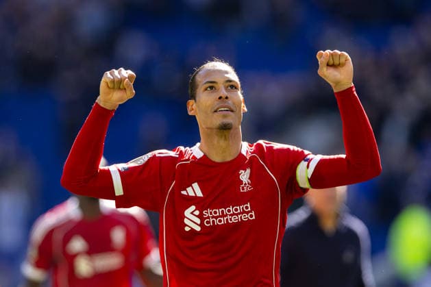 Football - FA Premier League - Everton FC v Liverpool FC LIVERPOOL, ENGLAND - Sunday, April 19, 2026: Liverpool s captain Virgil van Dijk celebrates in front of the travelling supporters after the FA Premier League match between Everton FC and Liverpool FC, the 248th Merseyside Derby, at Bramley-Moore Dock. Liverpool won 2-1. (Photo by David Rawcliffe Propaganda) LIVERPOOL Bramley-Moore Dock MERSEYSIDE ENGLAND  Copyright: xDavidxRawcliffex P2026-04-19-Everton_Liverpool-164