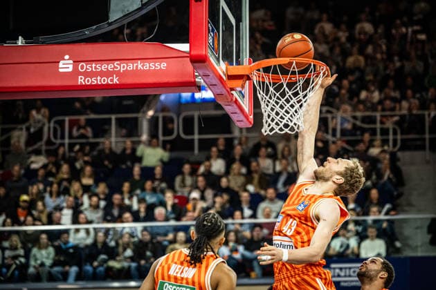 Rostock, Germany 19 April 2026 1 BBL 2025 2026 Sp 30 Rostock Seawolves vs ratiopharm ulm In the picture Christian Sengfelder ratiopharm Ulm with ball, Copyright: xFotostandx xVoelkerx