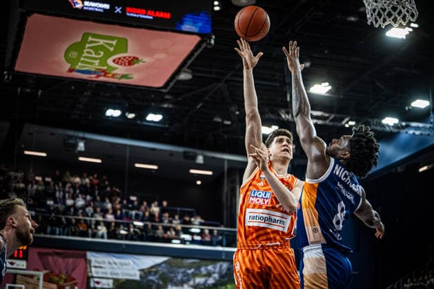 Rostock, Germany 19 April 2026 1 BBL 2025 2026 Sp 30 Rostock Seawolves vs ratiopharm ulm Pictured from left Diego Garavaglia ratiopharm Ulm and Kassim Nicholson Rostock Seawolves Copyright: xFotostandx xVoelkerx
