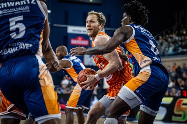 Rostock, Germany 19 April 2026 1 BBL 2025 2026 Sp 30 Rostock Seawolves vs ratiopharm ulm In the picture from left in the duel Christian Sengfelder ratiopharm Ulm and Kassim Nicholson Rostock Seawolves Copyright: xFotostandx xVoelkerx