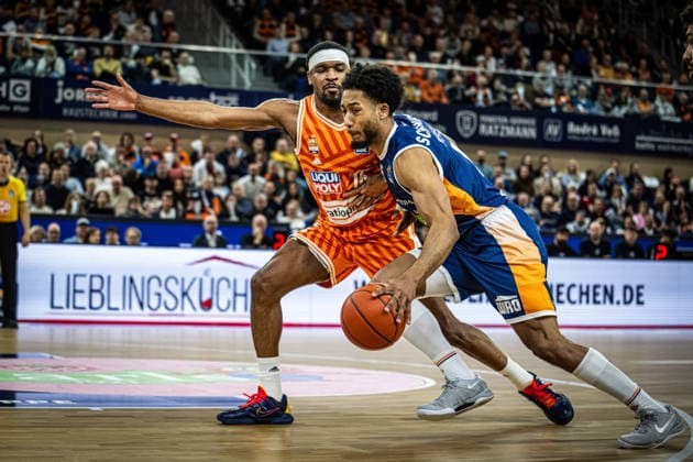Rostock, Germany 19 April 2026 1 BBL 2025 2026 Sp 30 Rostock Seawolves vs ratiopharm ulm In the picture from left in the duel Justin Simon ratiopharm Ulm and D Shawn Schwartz Rostock Seawolves Copyright: xFotostandx xVoelkerx