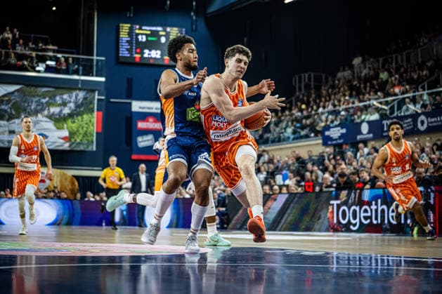 Rostock, Germany 19 April 2026 1 BBL 2025 2026 Sp 30 Rostock Seawolves vs ratiopharm ulm Pictured from left in duel D Shawn Schwartz Rostock Seawolves and Diego Garavaglia ratiopharm Ulm Copyright: xFotostandx xVoelkerx