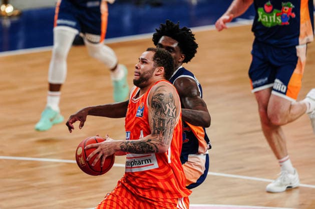 Christopher Ledlum Ratiopahrm Ulm, 04 , Kassim Nicholson Rostock Seawolves, 08 GER, Rostock Seawolves vs Ratiopharm Ulm, Basketball, Bundesliga, Matchday 30, Season 2025 2026, 19 04 2026 GER, Rostock Seawolves vs Ratiopharm Ulm, Basketball, Bundesliga, Matchday 30, Season 2025 2026, 19 04 2026 Rostock Copyright: xEibner-Pressefoto MarcelxvonxFehrnx EP_MFN