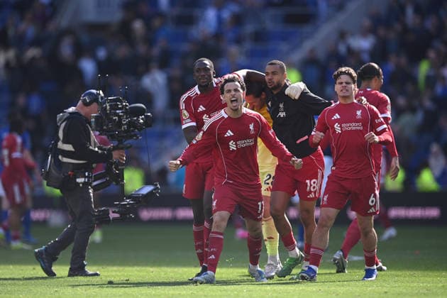 Everton v Liverpool, Premier League Players of Liverpool celebrate following their victory after the Everton v Liverpool Premier League match at the Hill Dickinson Stadium, Liverpool, England on 19 April 2026 Credit: Ben Roberts Every Second Media Editorial use only. All images are copyright Every Second Media Limited. No images may be reproduced without prior permission. All rights reserved. Premier League and Football League images are subject to licensing agreements with Football DataCo Limited. see https: www.football-dataco.com Copyright: xIMAGO EveryxSecondxMediax ESM-1928-0054 BenxRobertsx xEveryxSecondxMediax